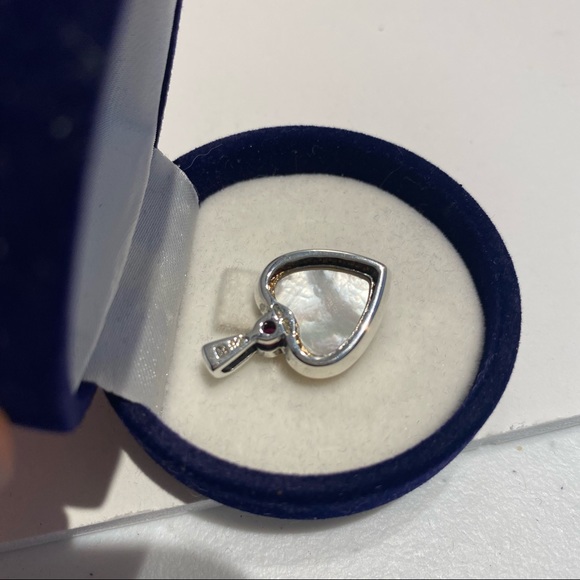 Vintage 925 SS Mother of Pearl Heart pendant with Ruby Diamond. - Picture 7 of 10